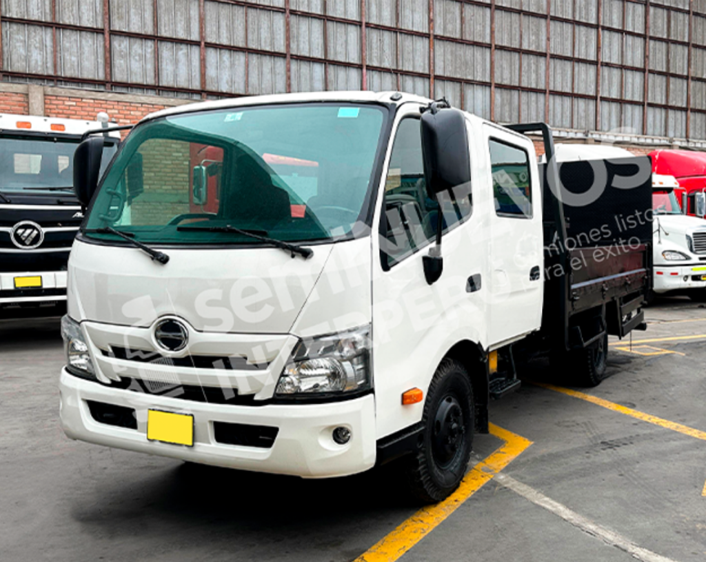 Camión baranda rebatible Hino Dutro