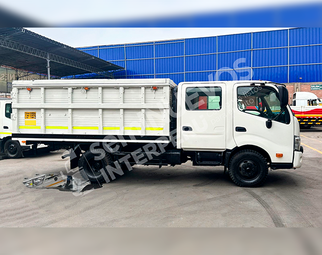 Camión baranda de madera Hino Dutro