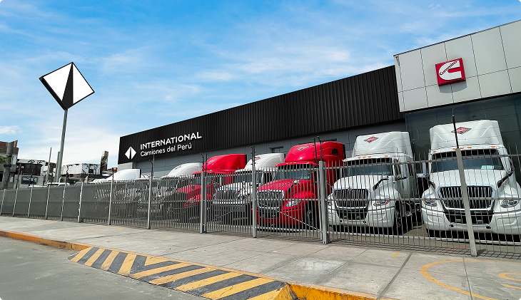 Contamos con el respaldo de Camiones International y el Grupo Euromotors, representantes de marcas con trayectoria en el sector transporte, brindando confianza, experiencia y soporte en cada unidad seminueva.